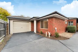 2/205 Hogans Road, Hoppers Crossing