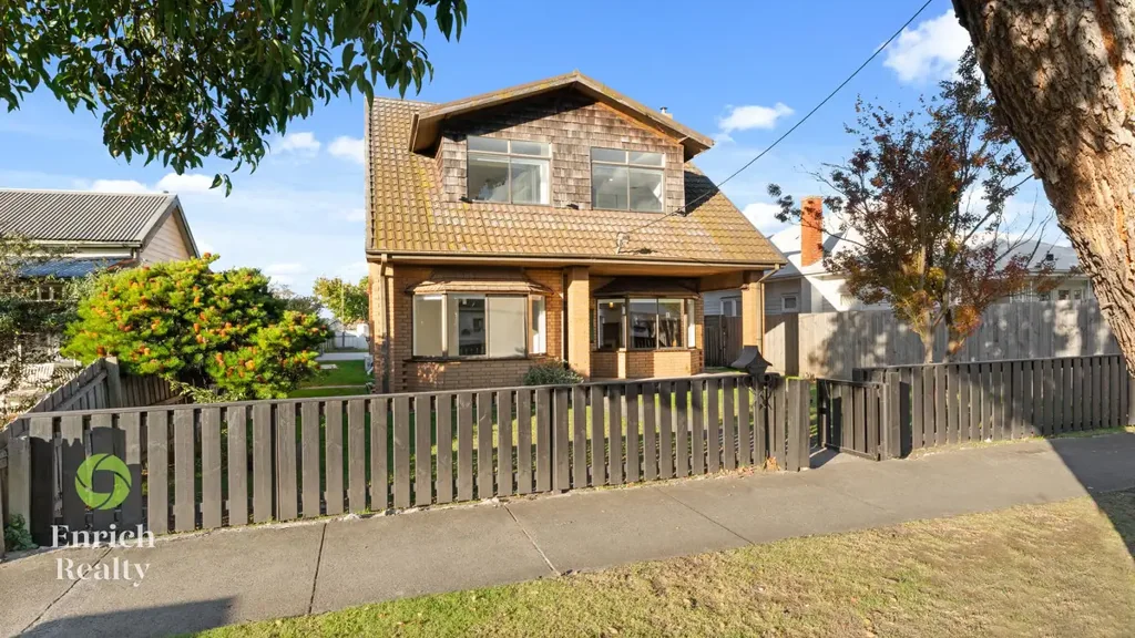 Moe 4房  Prime Investment Opportunity. Dual Living Residence Leased at $650 Per Week.