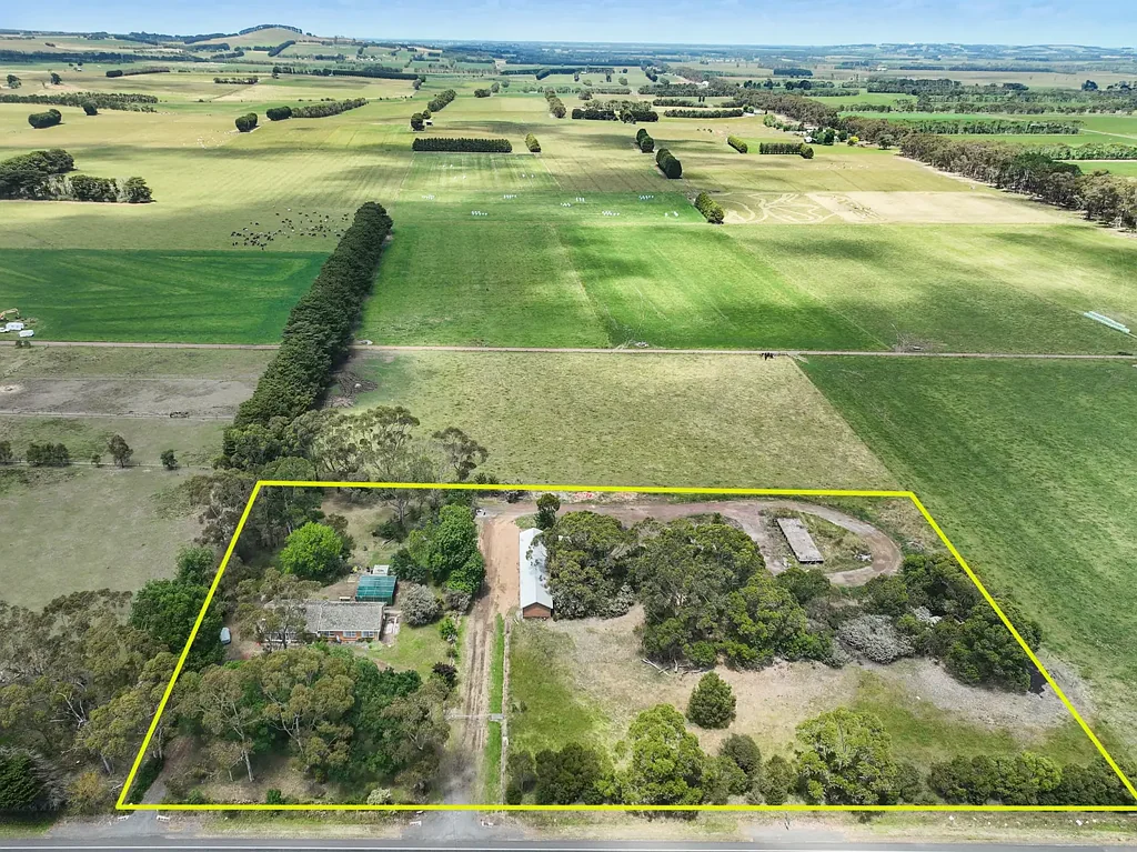 Boorcan  Dream Big with this Rural Retreat