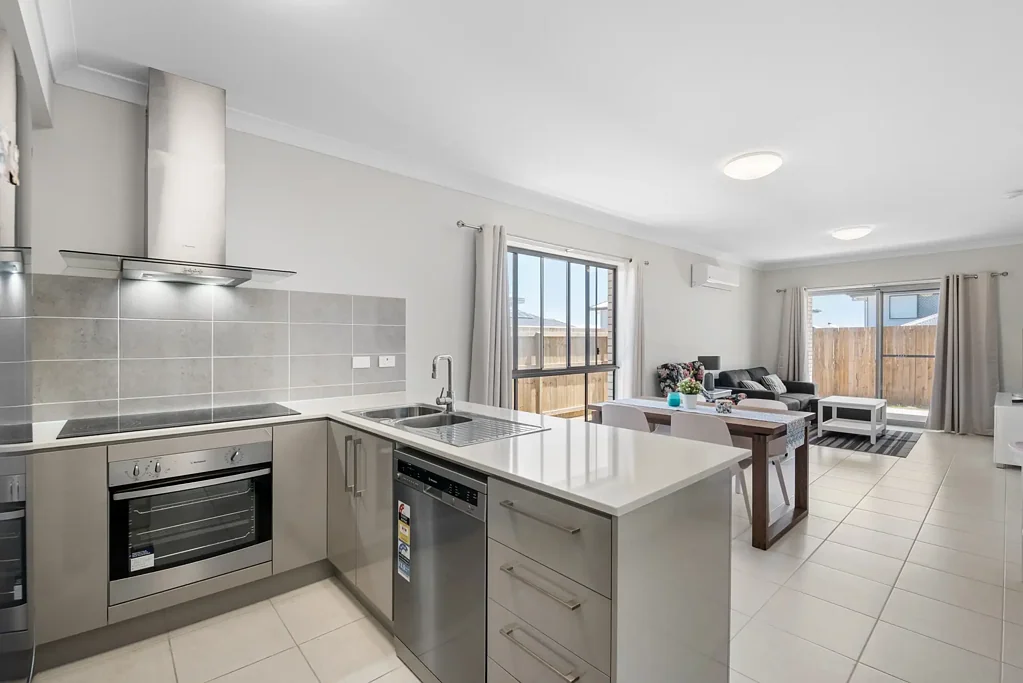 GORGEOUS AIR CONDITIONED 4 BEDROOM "CAPESTONE" HOME!!!!