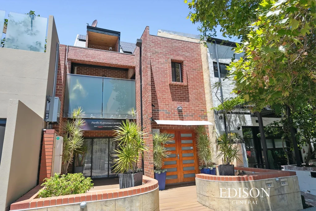 East Perth 4ਬੈੱਡਰੂਮ Super Spacious with a Flexible Floor plan!