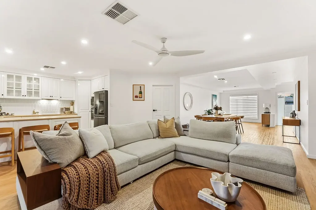 Seacliff 3 Slaapkamer A Contemporary Class Act just Footsteps from the Coastline.