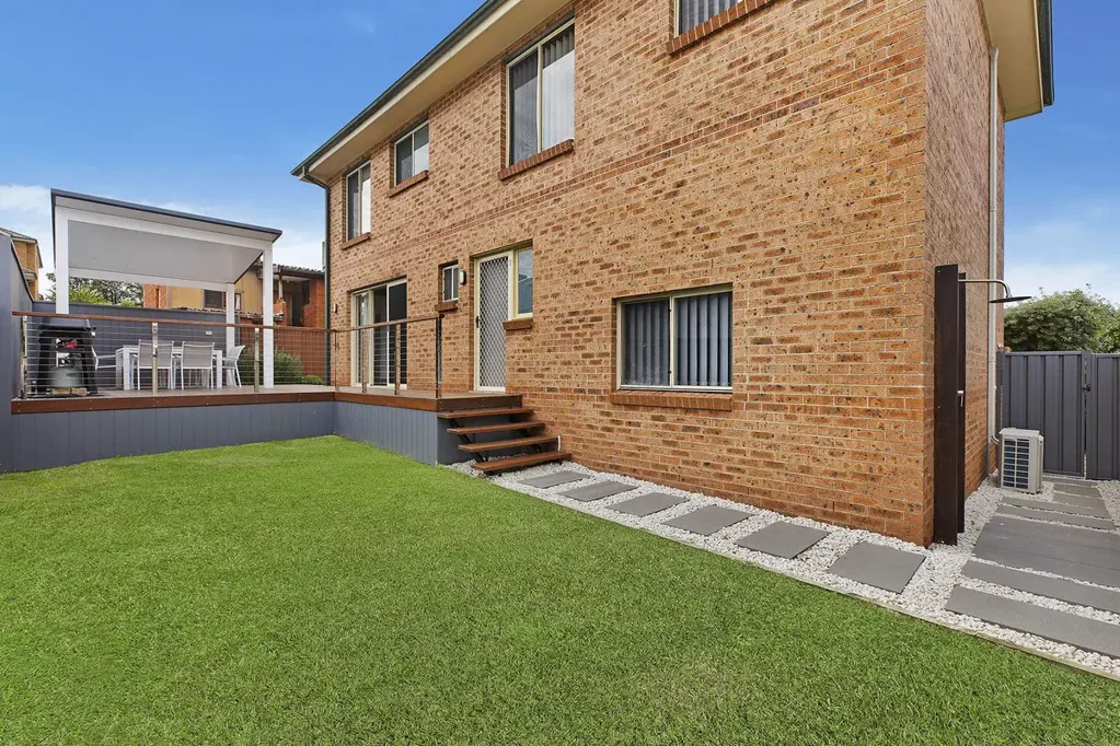 Long Jetty 3房  Freestanding coastal townhouse in a prime beachside pocket