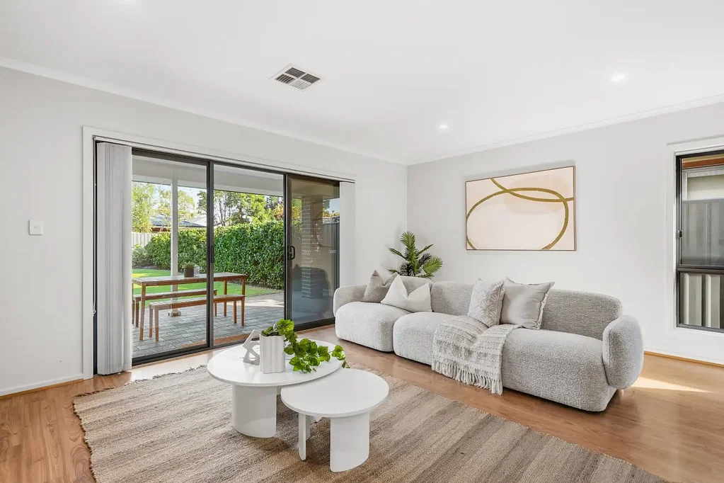 South Plympton 3غرفة نوم Modern Torrens Titled home offering low-maintenance living between the city and the beach.