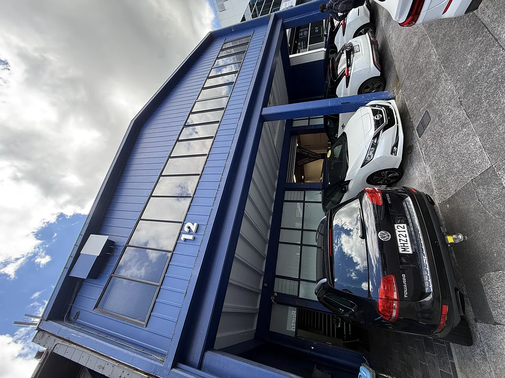 Newmarket Versatile Office & Warehouse in Newmarket