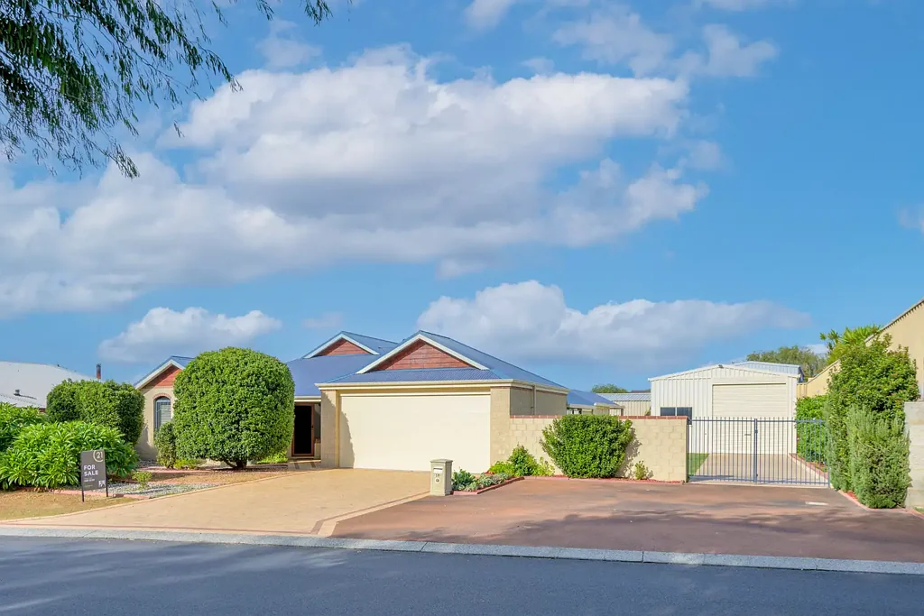 Dalyellup 4房  Coastal Family Living with Space, Style & Serious Shed Appeal