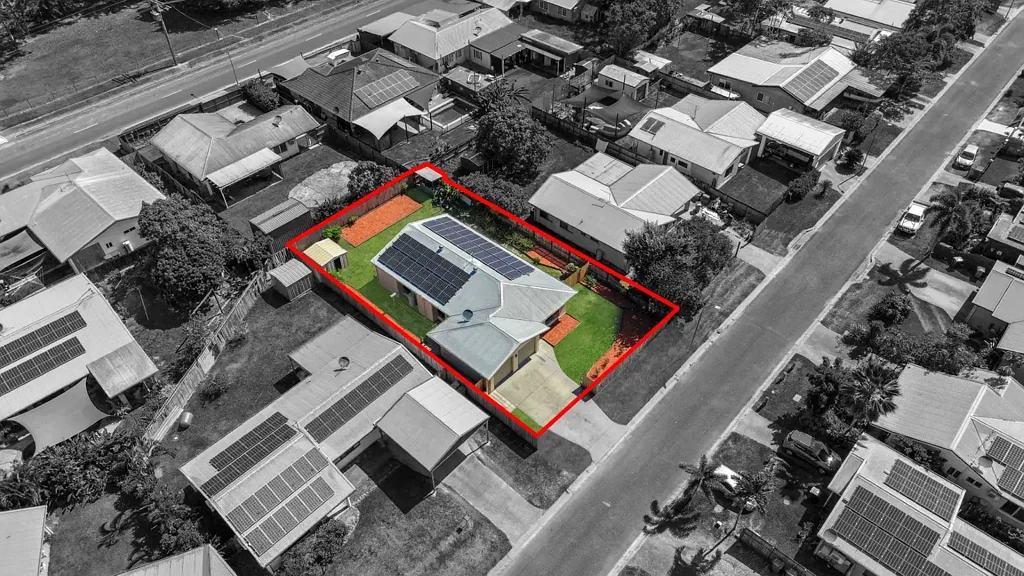 White Rock 3chambre FAMILY CONVENIENCE - MULTIPLE LIVING AREAS & SIDE ACCESS