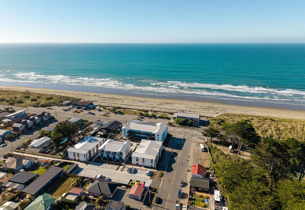 New Brighton 1Kwarto Wake Up to the Ultimate Beachfront Dream!
