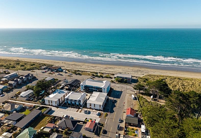 New Brighton 1房  Wake Up to the Ultimate Beachfront Dream!