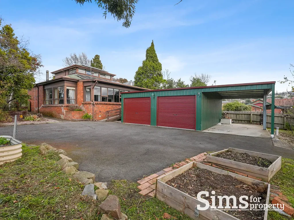 South Launceston 3침실 Packed with Potential on a Generous Corner Allotment