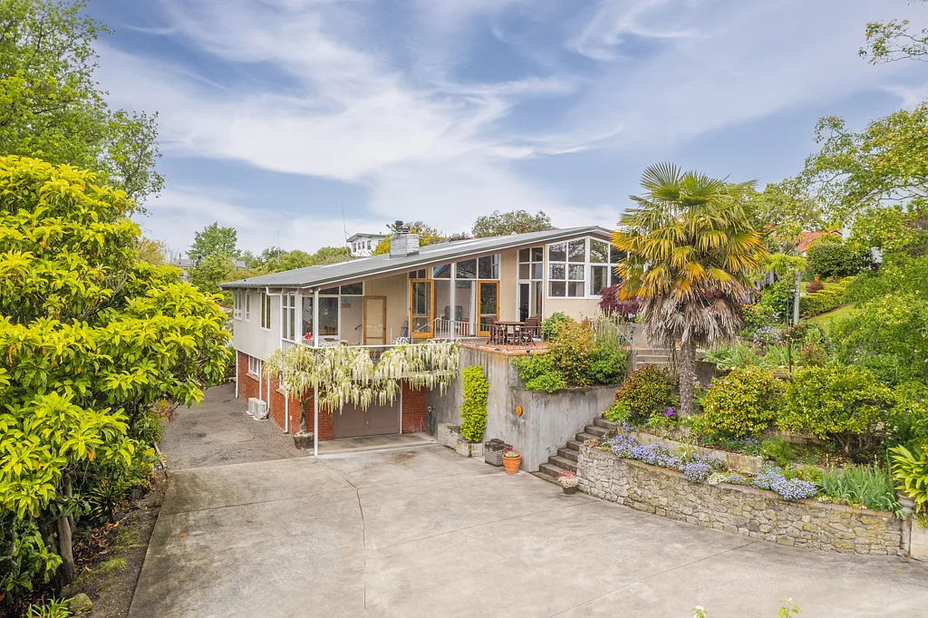 Waipukurau and Surrounds 4Moenga Elevated living in a stunning garden setting