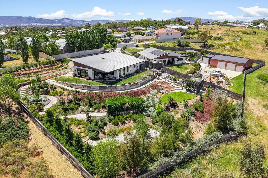 Mudgee 3房  Modern Living, Elevated Views
