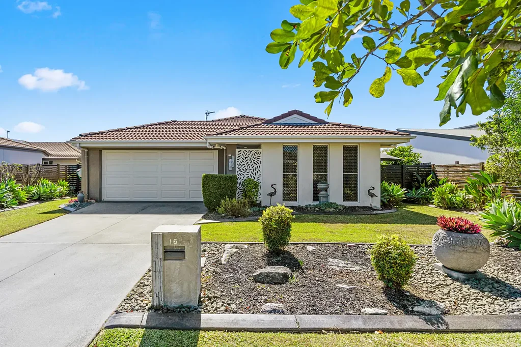 16 Captain Cook St, Urraween, QLD 4655