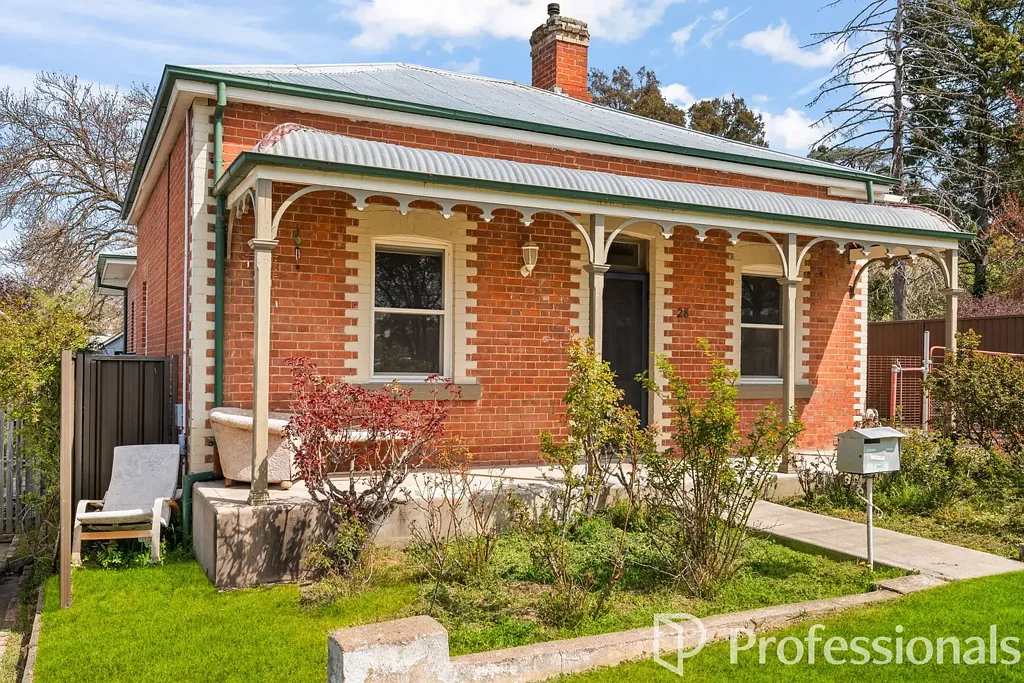 South Bathurst 4房  Charming, Fully Renovated 4-Bedroom Cottage