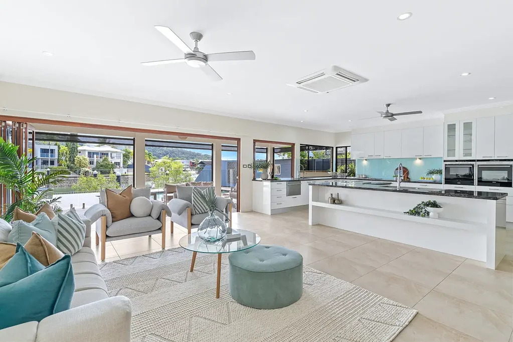 Trinity Park 6房  Expansive Single Level Luxury - Freshly Internally Painted All White and Crisp
