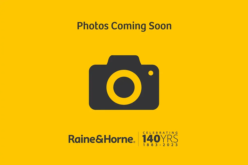 Stylish & Brand New Googong Family Home