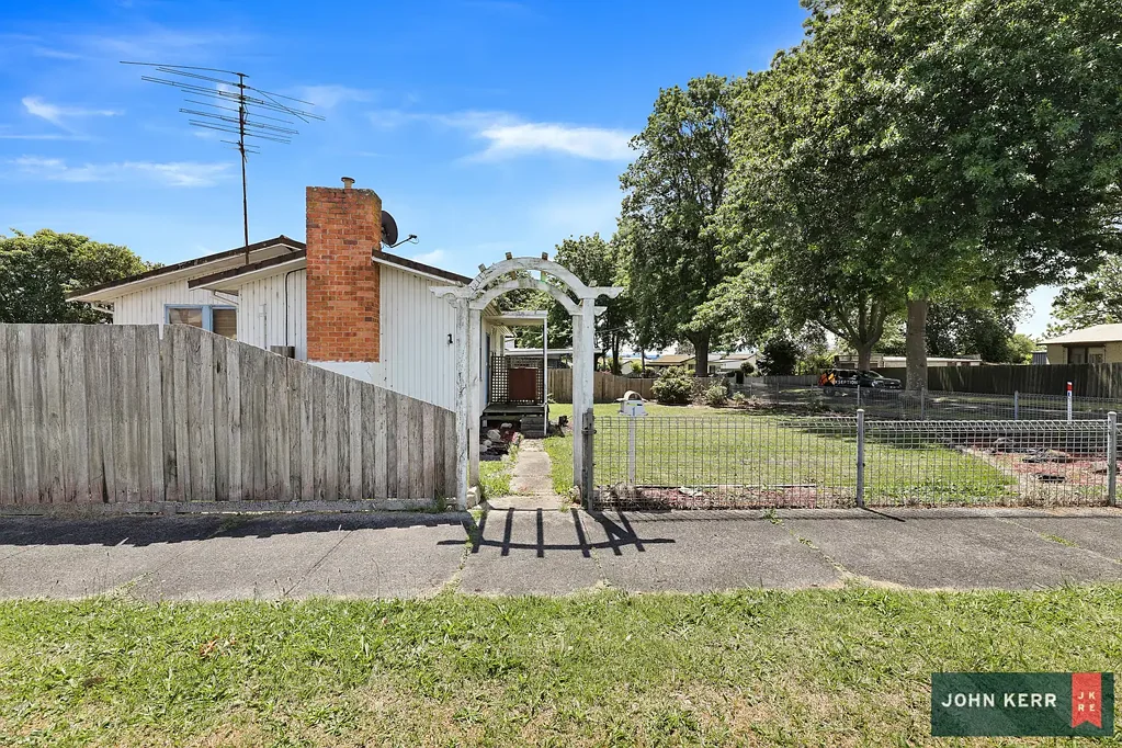 Newborough 3 Bedroom Corner This Opportunity In Popular Thorpdale Street!