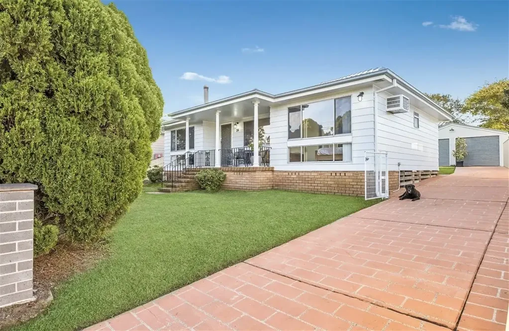 Welcoming family home Discover the inviting blend of style and function in this three bedroom home at 24 Renfrew Crescent Edgeworth