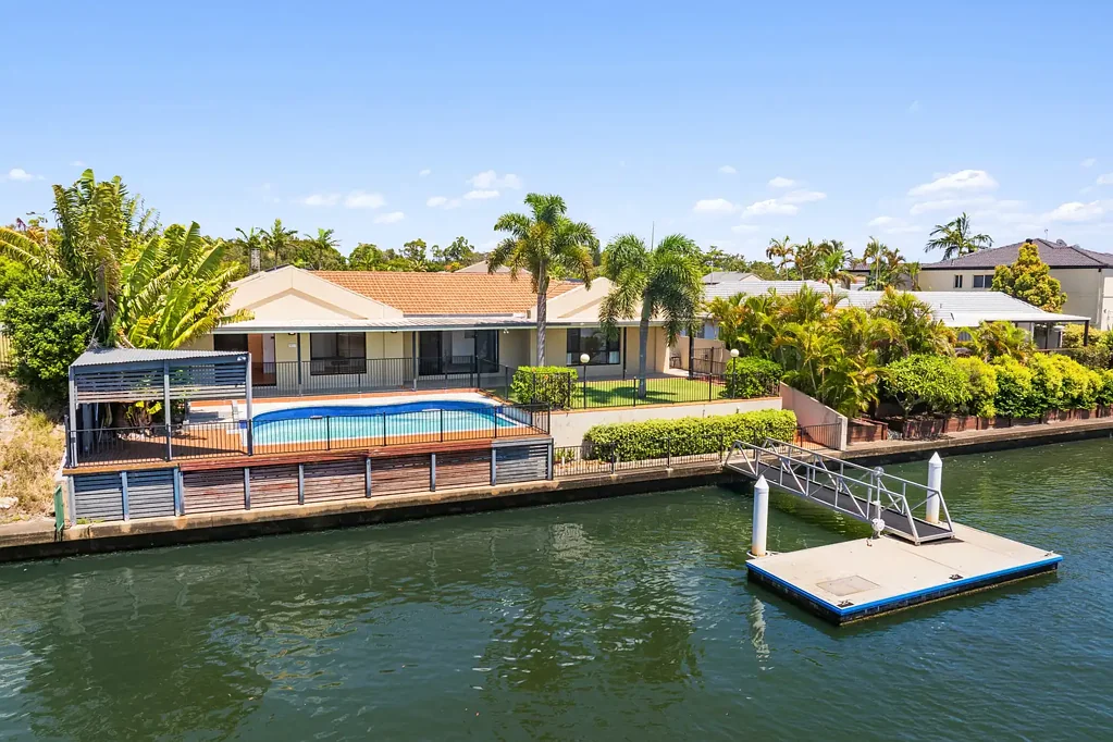Runaway Bay 5غرفة نوم Spacious Waterfront Home with Dual Living and direct Broadwater access