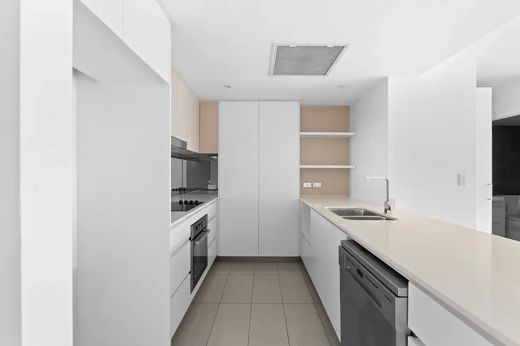 Modern 2 Bedroom, 2 Bathroom Unit - West End 4101