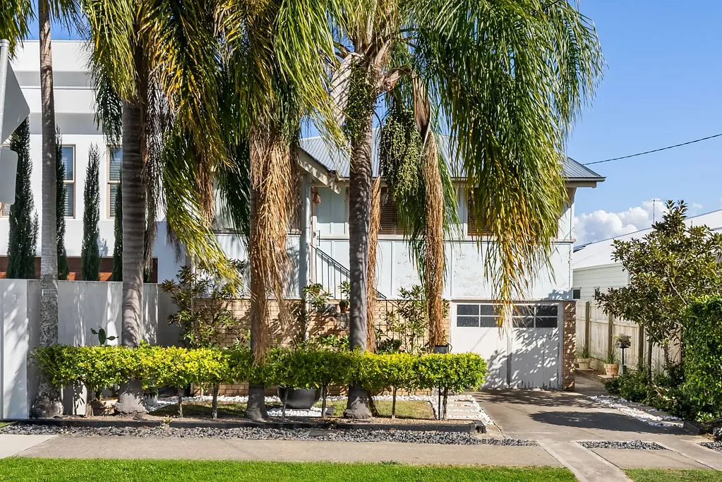 Redcliffe 2 Bedroom Classic Queenslander Elegance Meets Modern Living