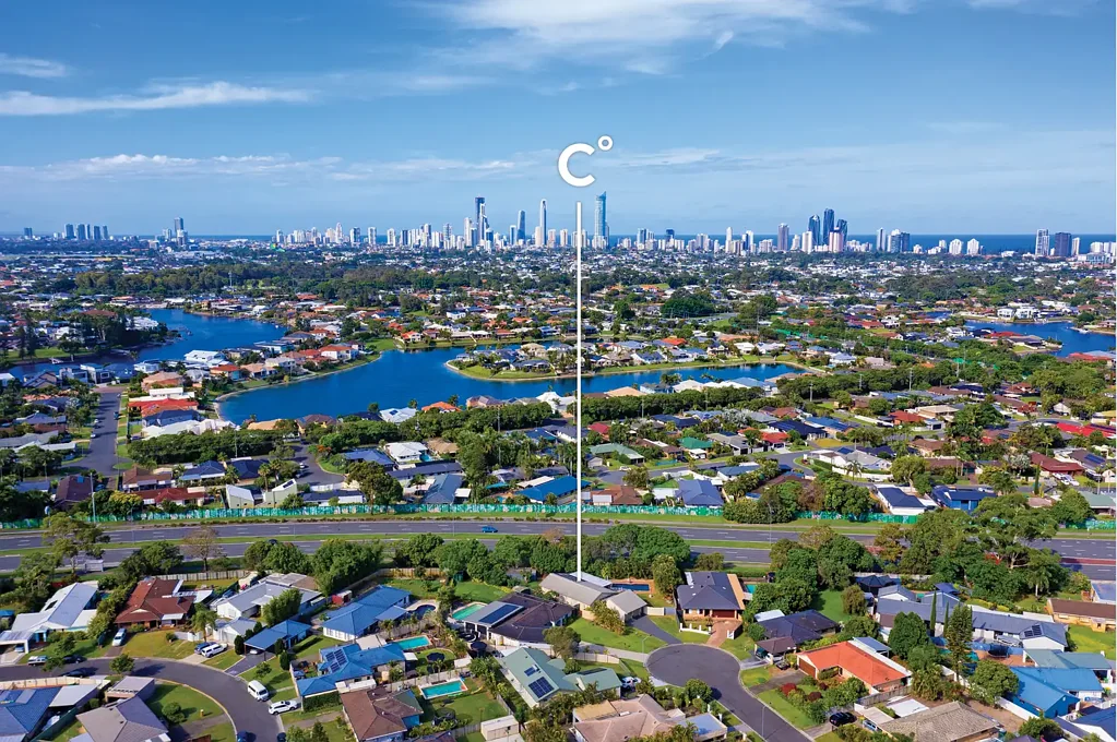 Clear Island Waters 4 Slaapkamer PRICE REDUCTION - Big Block, Big Opportunity