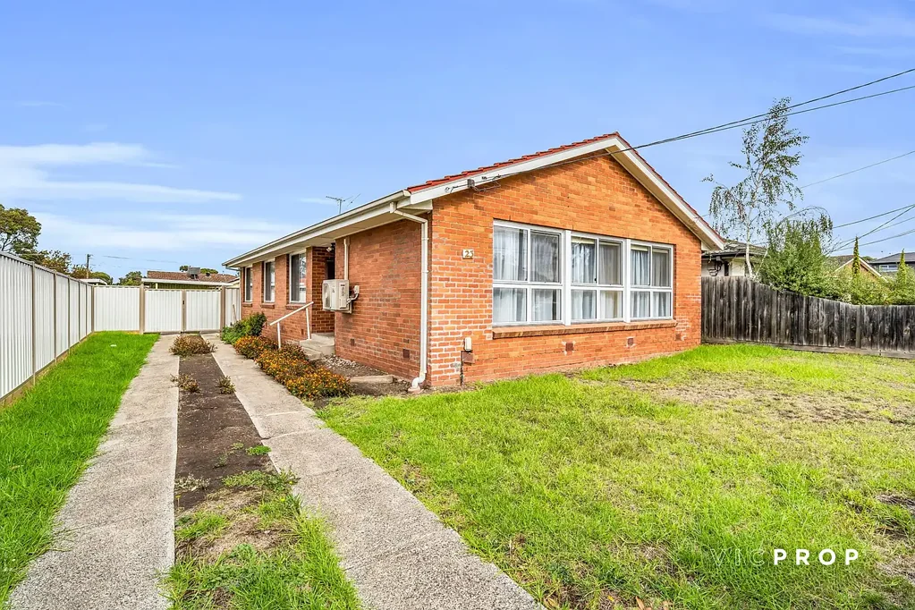 Comfortable Family Living in a Prime Sunshine West Location