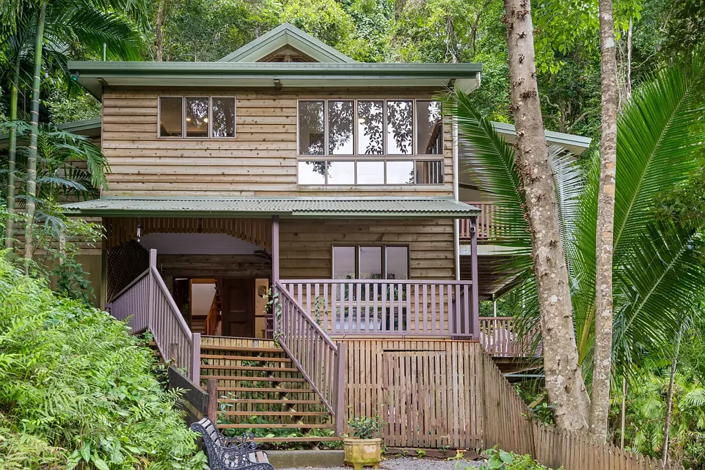 Smithfield 5 Bedroom TOP TIER RAINFOREST RETREAT - DUAL LIVING