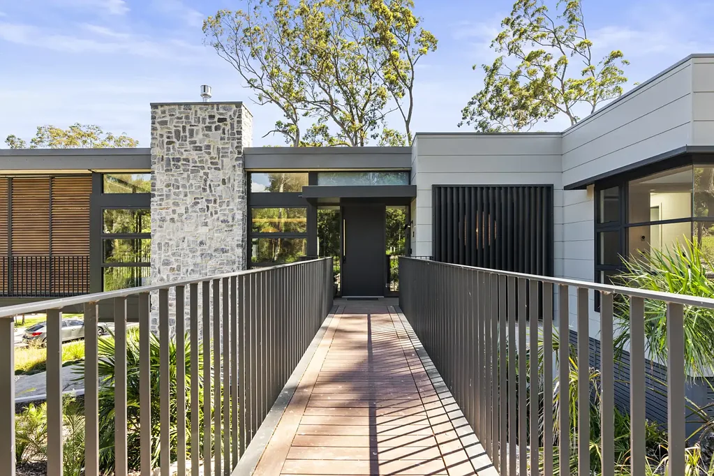 Murrays Beach 4침실 200m From the Lakes Edge, a Design-Driven Masterpiece Surrounded by Nature's Beauty. Premium Quality to Suit Discerning Home Buyers
