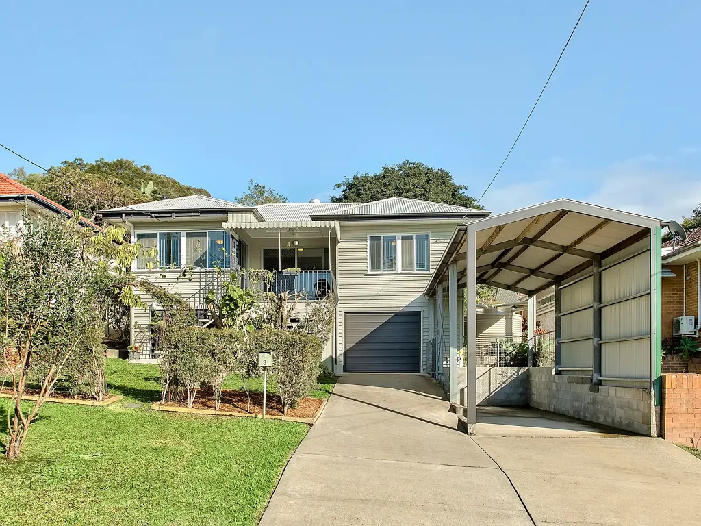 Stafford 3chambre Character-Filled Sparkes Hill Post-War Home with Versatile Granny Flat on 607sqm