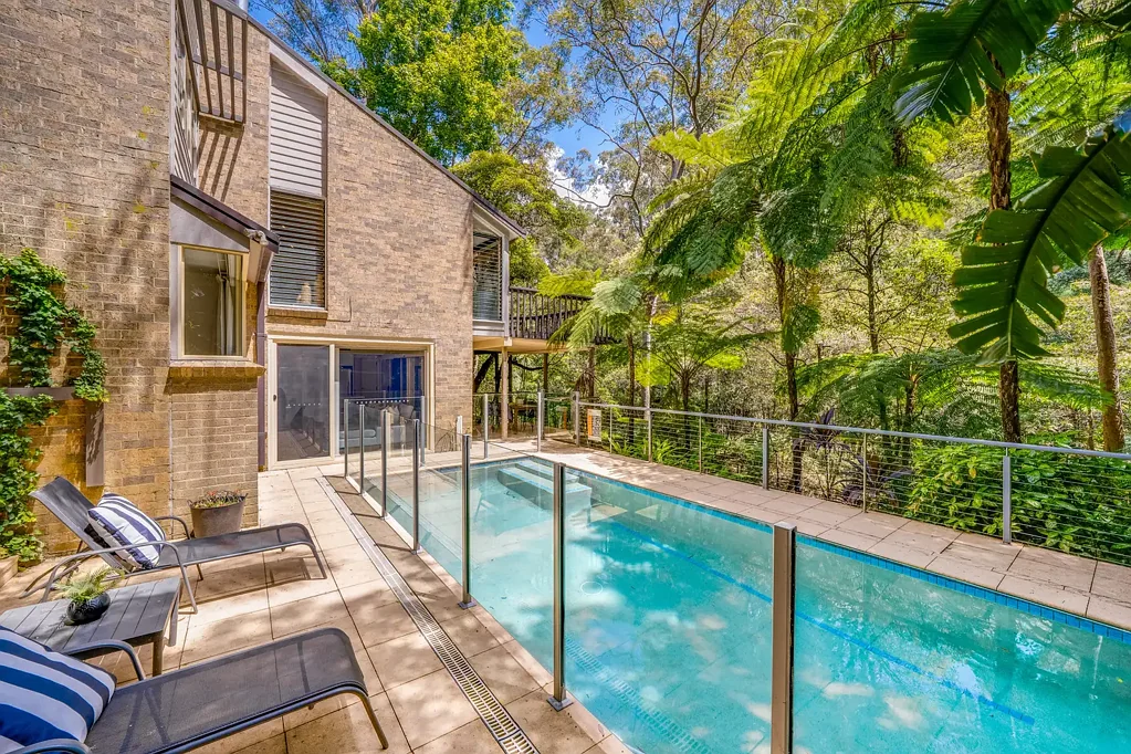 Thornleigh 5 Slaapkamer Spacious Family Living in a Tranquil Enclave