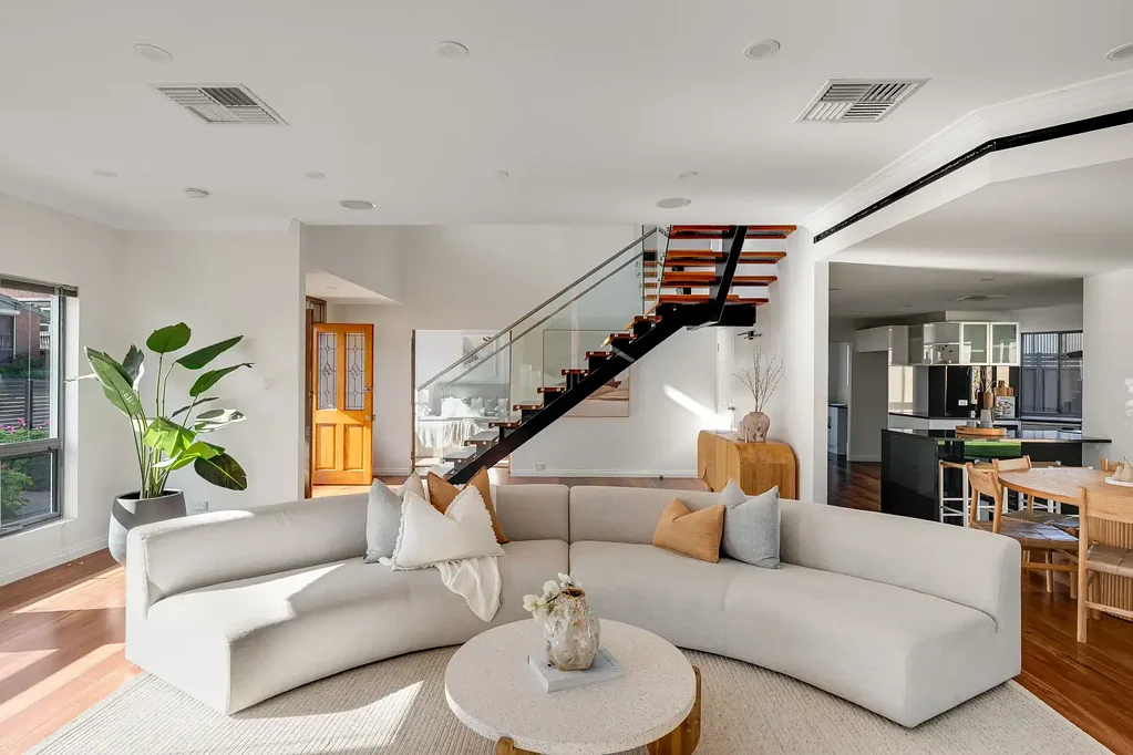 Kingston Park 4房  Coastal Luxury, Everyday Convenience.