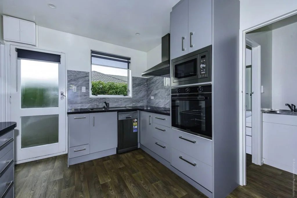 Edgeware 2침실 Affordable, Updated and Move In Ready