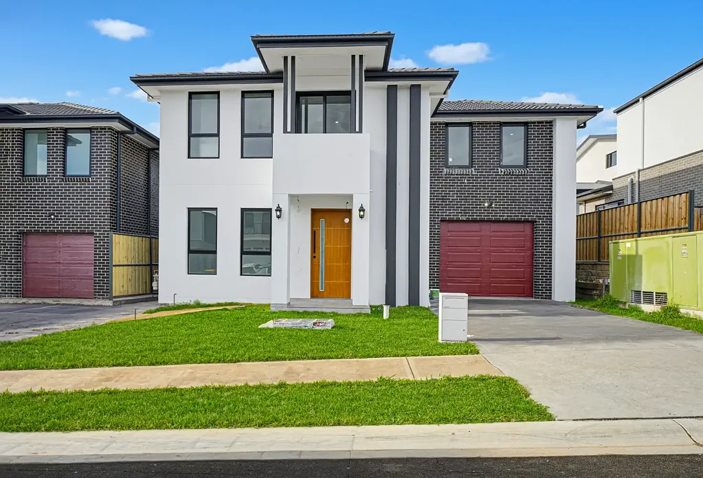 Offering Space, Style & Convenience - 4 Bed, 3 Bath Family Home in (Rouse Hill Heights) Box Hill