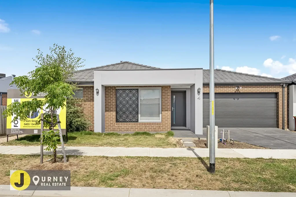 Family Home in the Heart of Clyde North.