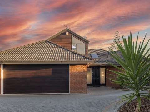 Browns Bay 4 Bedroom Expansive Backyard & Rangitoto School Zone