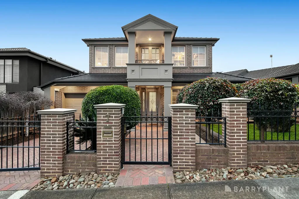 Bulleen 3房 Bulleen 永恒优雅与现代奢华家庭住宅 Timeless Elegance & Contemporary Family Luxury in Bulleen