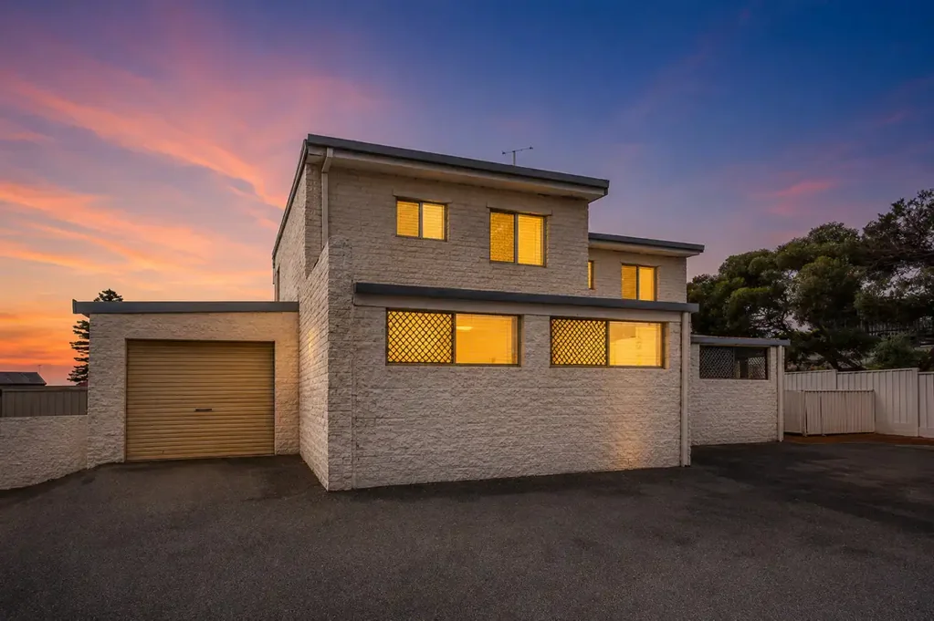 Halls Head 2 Bedroom Relaxed Coastal Living Starts Here