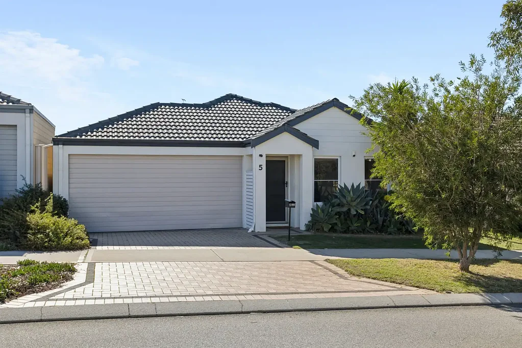 Butler 4房  Walk to Butler Train Station – Spacious Family Living in a Prime Location