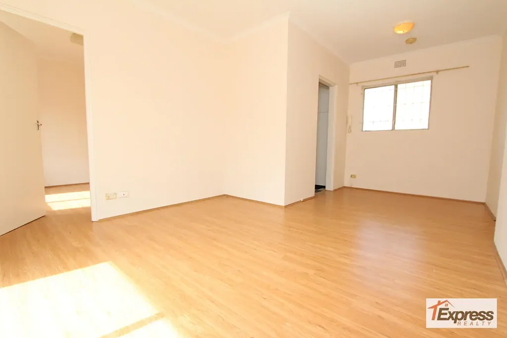 LARGE ONE BEDROOM UNIT WITH BALCONY AND PARKING