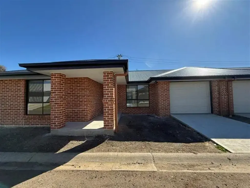 Stunning New Duplex in Gated Community