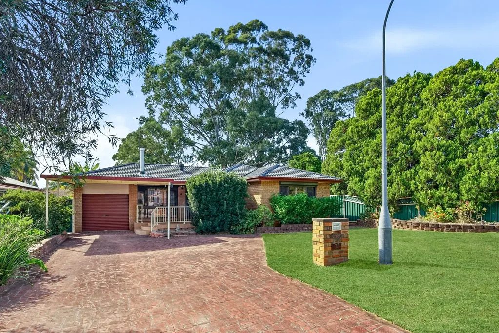 33 Rutherglen Drive, St Andrews, NSW 2566