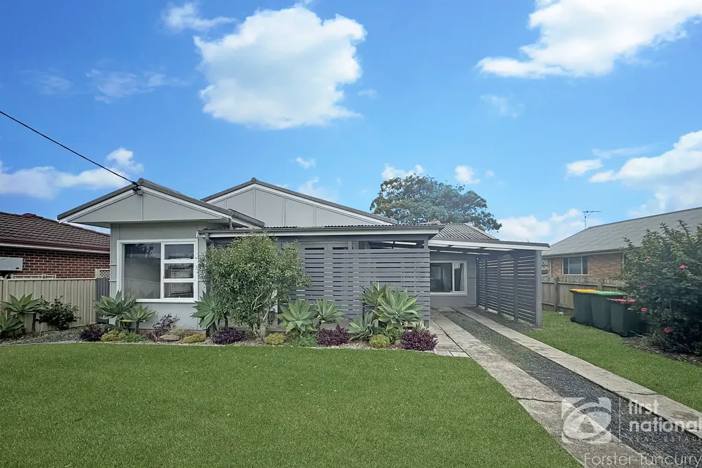 Charming Coastal Home in Prime Forster Location