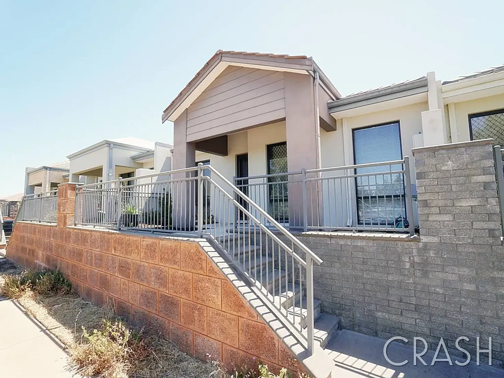 4x2 House in Ellenbrook with Stunning Conservation Views!