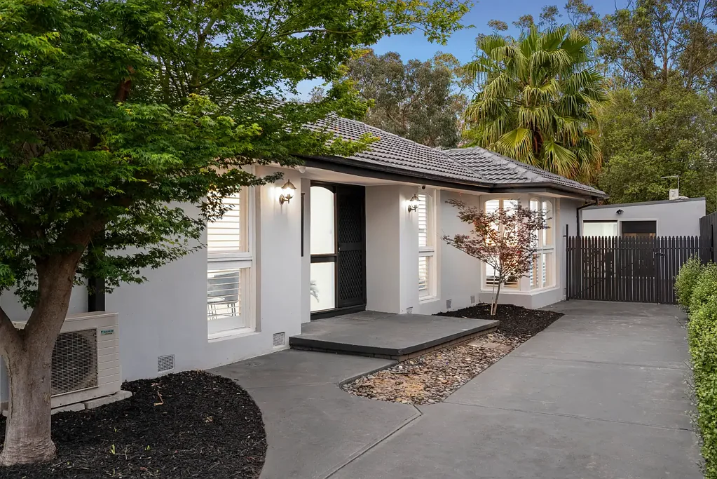 Narre Warren 4 Slaapkamer Family Entertainer with a Fully Self-Contained Bonus