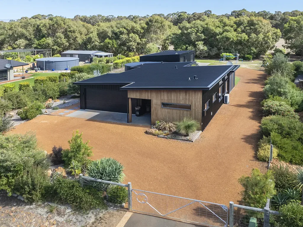 Witchcliffe 3Moenga Modern Farm House Living