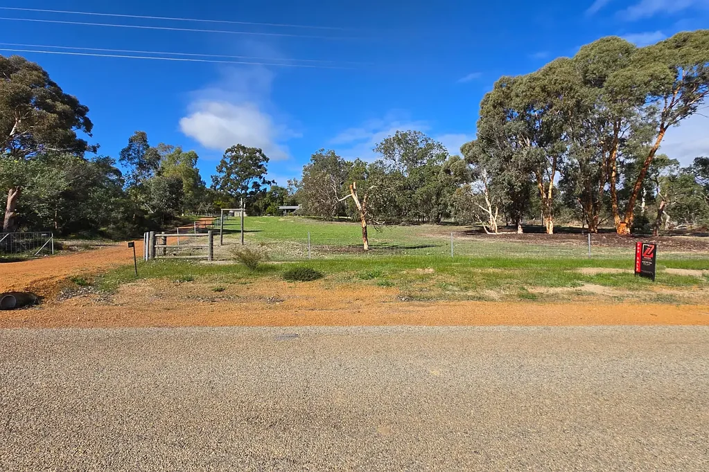 Clackline 3Kwarto Just under 5 Acres of LAND within City Reach!!