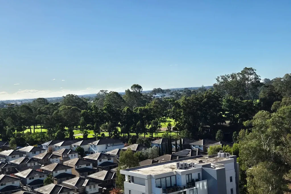 Stunning 2-Bedroom in Lumia – Top Floor with Golf Course Outlook
