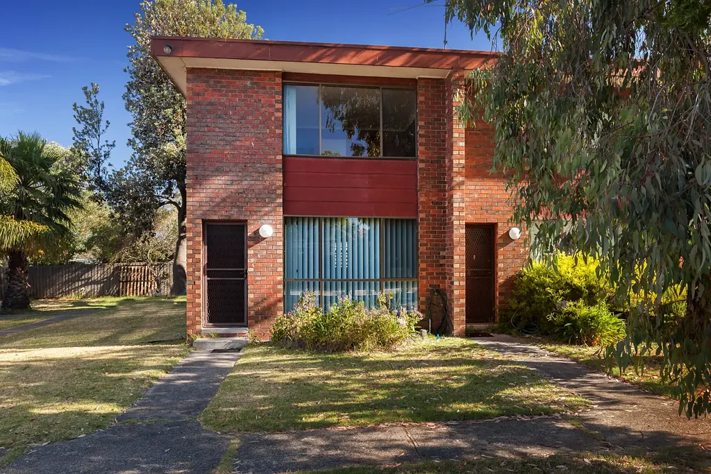 Hastings 2 Bedroom Neat Two-Bedroom Townhouse in a Highly Sought-After Location!