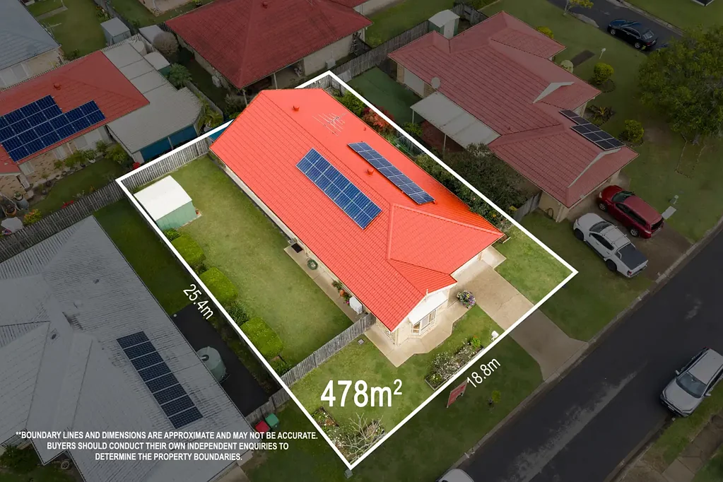 Carina 3침실 Immaculately Presented Brick Home with 18.8m frontage in sought after location